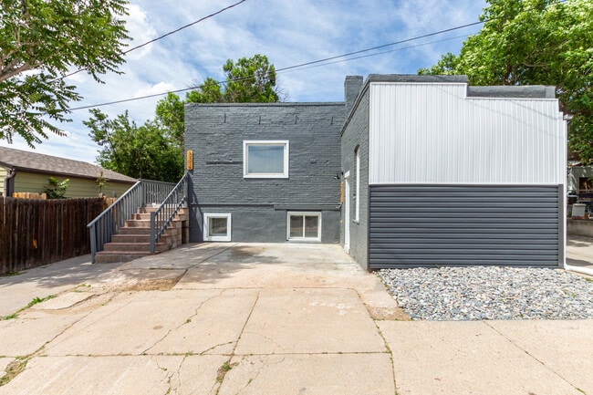 Building Photo - 3315 E 38th Ave Rental