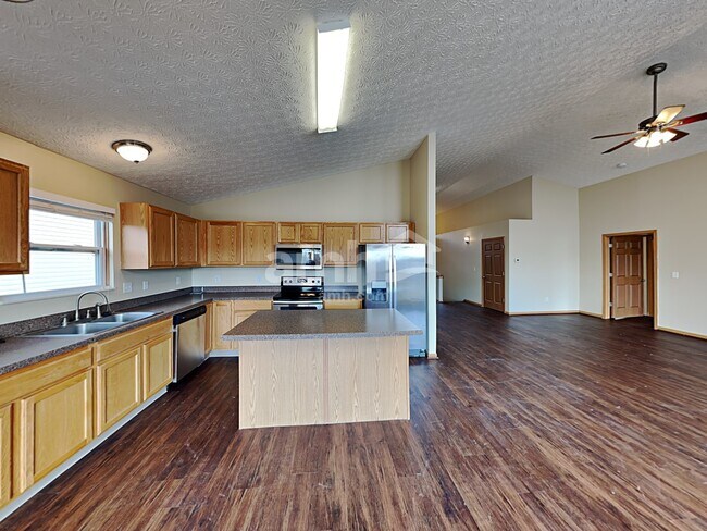 Photo - 1121 Streamside Dr