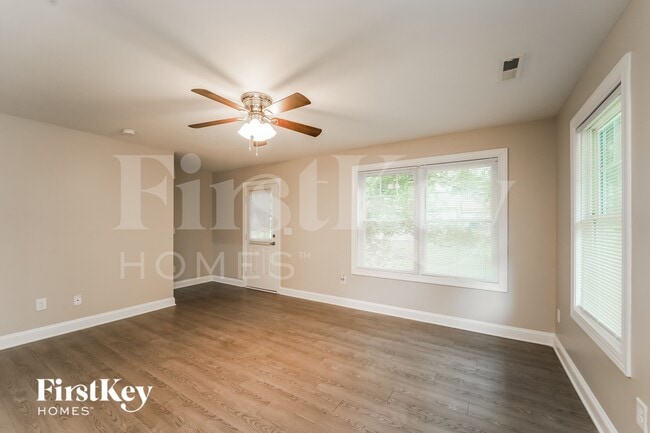 Photo - 656 Smith St