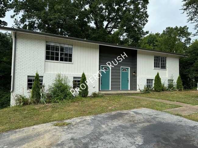 Building Photo - 806 Forest Dale Ln Unit "B"