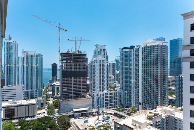 Building Photo - 999 SW 1st Ave Unit 3216