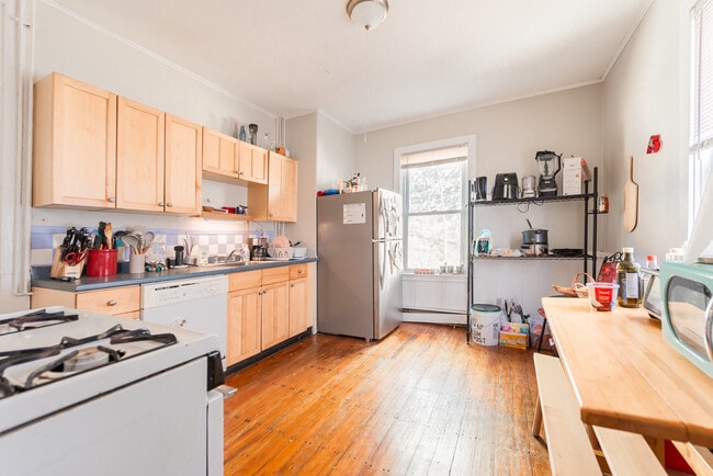 394 Centre St