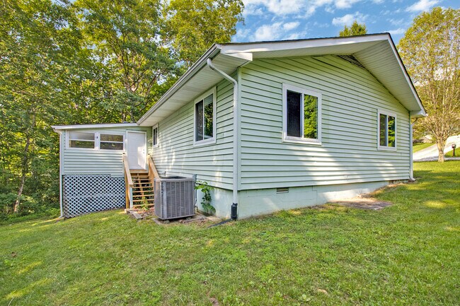 Photo - 169 Lakeshire Dr