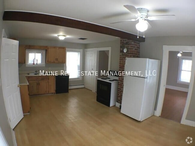 Building Photo - 95 Oak St Rental