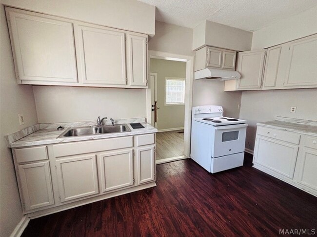 Photo - 218 Broadway St