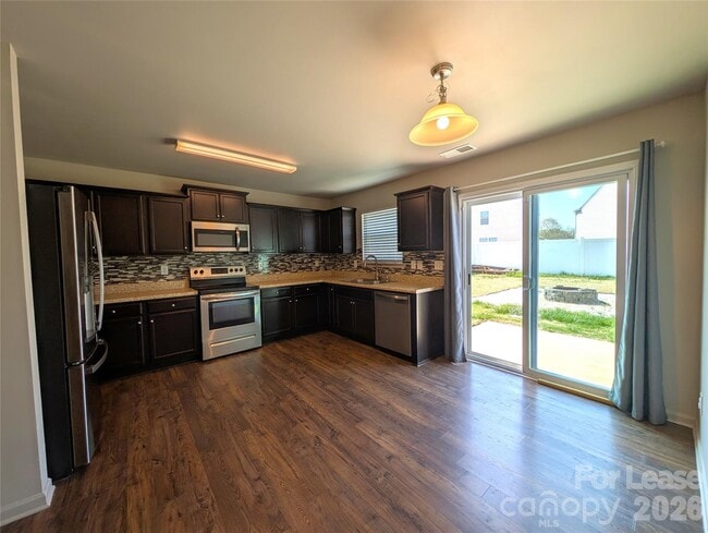 Photo - 2525 Mcintosh St