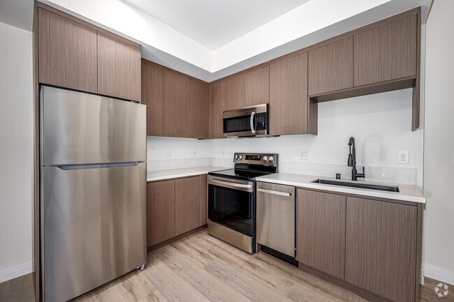 2BR, 2BA - 875SF - Kitchen