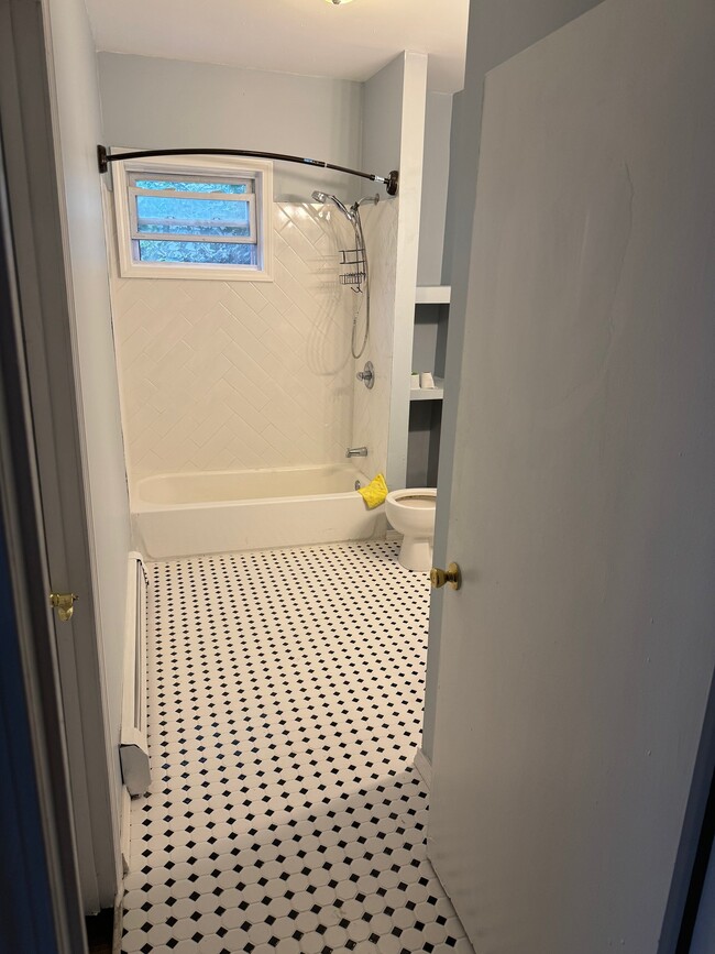 821 Potters Ave Unit 1 floor