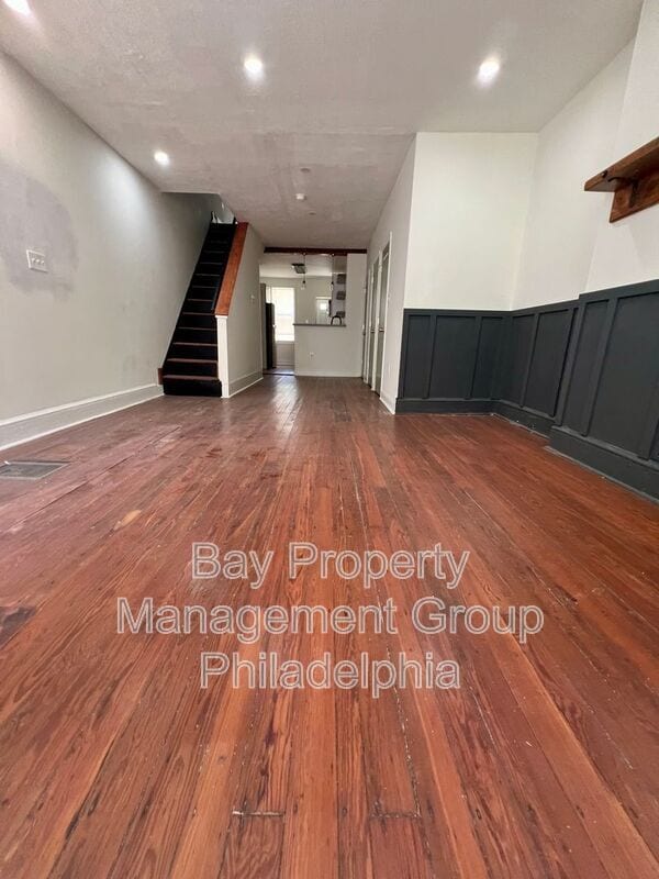 Building Photo - 43 E Collom St Rental