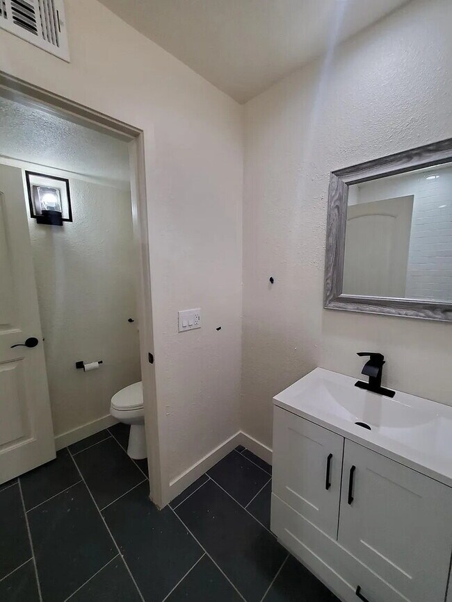 CHARMING 1-BEDROOM HOME NEAR DOWNTOWN GLENDALE