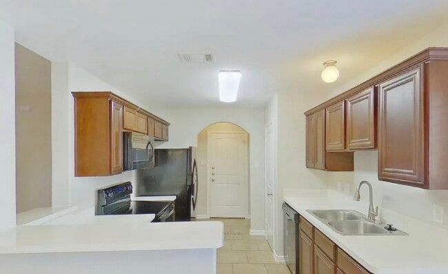 Photo - Stylish 3-Bedroom Residence Perfect for Family Living