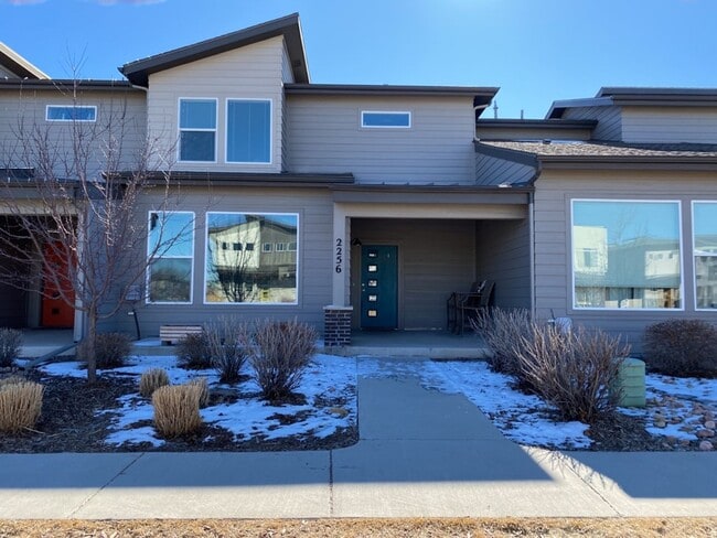 Building Photo - Luxury Rowhouse w/ 2-Car Garage in NE Ft. Collins