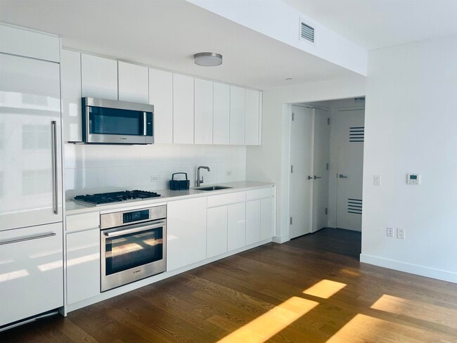 Building Photo - 99 Hudson St Unit 502 Rental