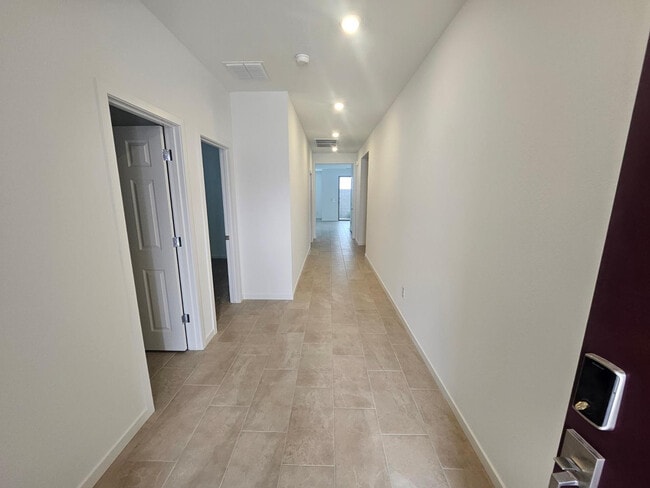 Building Photo - 548 Fremont Pass