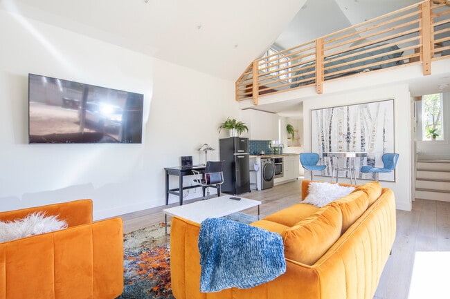 Building Photo - 730 Maxwell Ave