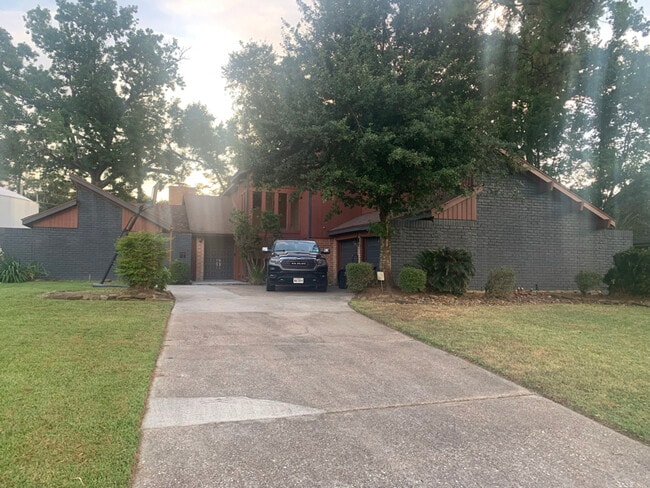 Building Photo - 20035 Pinehurst Pl Dr Rental