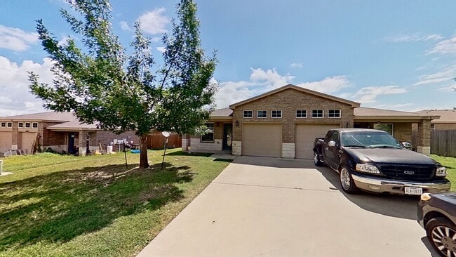 Building Photo - BEAUTIFUL DUPLEX IN HARKER HEIGHTS !!!!