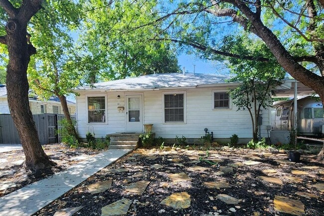 Building Photo - 1511 Alguno Rd