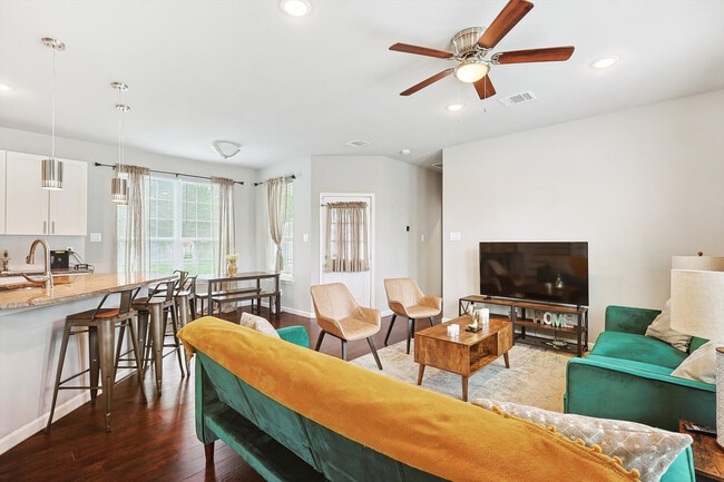 Photo - 200 E Rogers St Unit ID1056426P