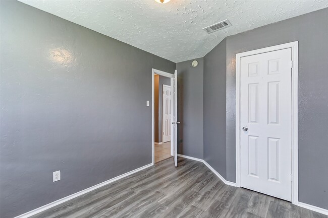 Building Photo - 8410 Fawn Wind Ct