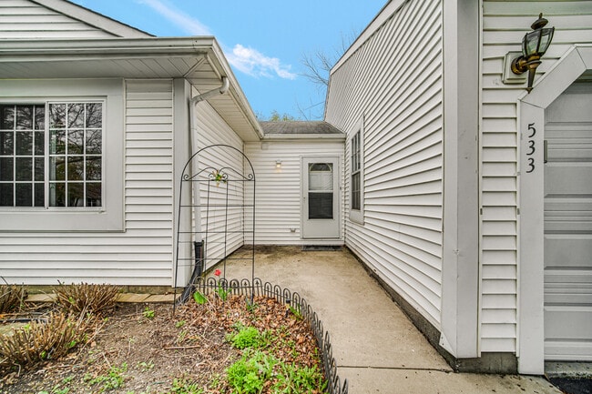 Building Photo - 533 Lyon Dr