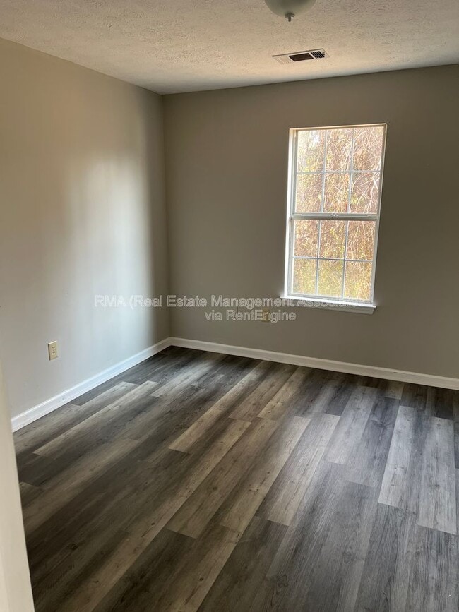 Photo - 201 Grove Pl