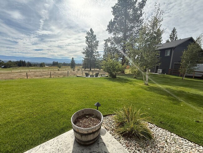 Photo - 875 Saddleback Dr