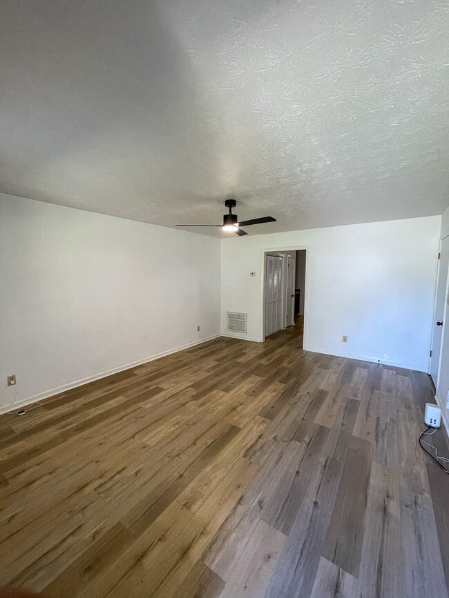 Photo - 1043 Chestnut Oak Ct NE