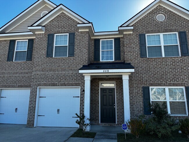 Building Photo - 668 Red Oak Ln