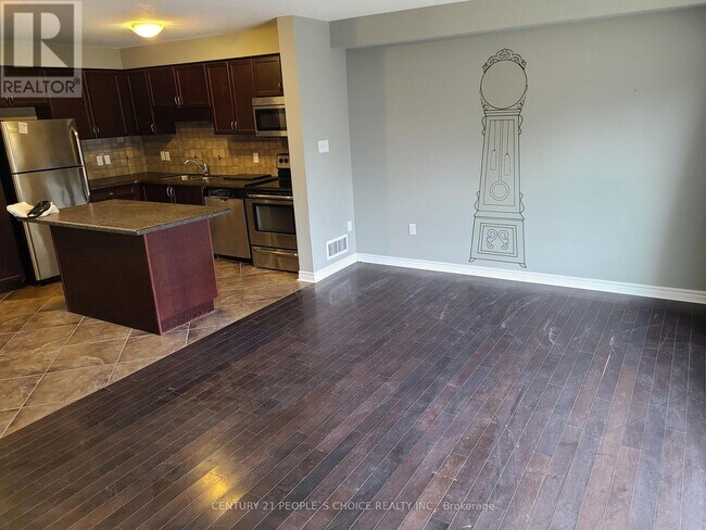 Photo - 535 Margaret St