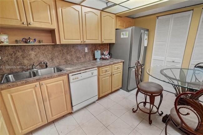 Photo - 6556 Racquet Club Dr