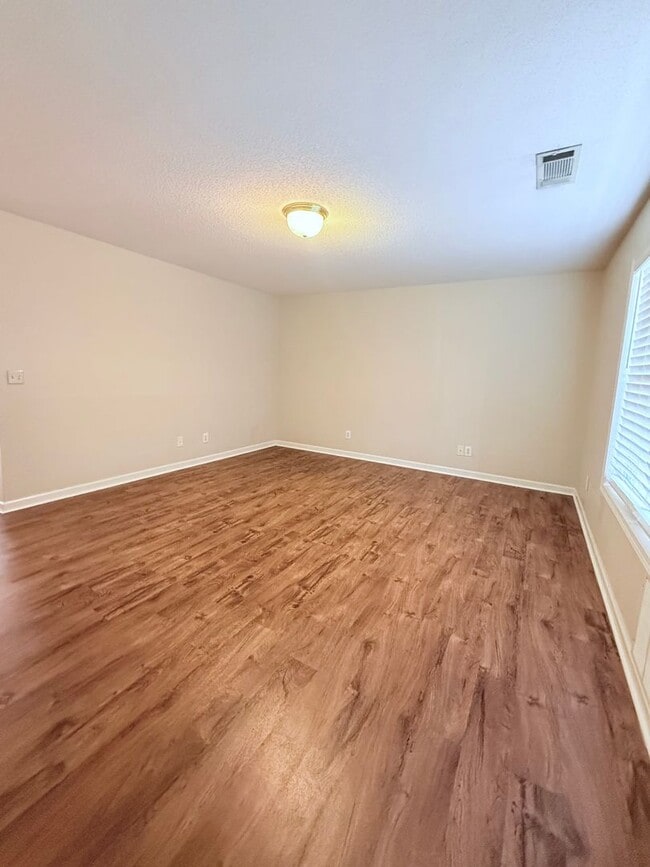 Photo - 2-bedroom townhome in great Gainesville location!