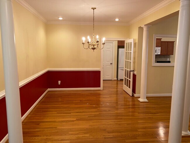 Photo - 606 Trillium Ct