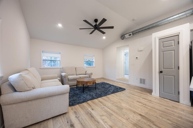 Photo - 601 Collettes Grove Rd