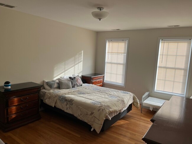 Photo - 802 Evergreen Ave Unidad #