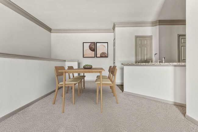 Avenues at Northpointe - Dining Area