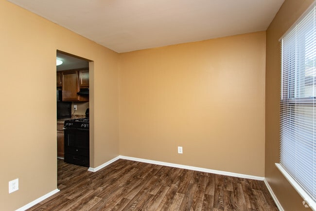 2BR, 1BA - 1,010 SF