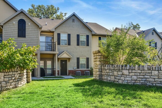 Building Photo - 1605-105 Gilmore Park Ave-