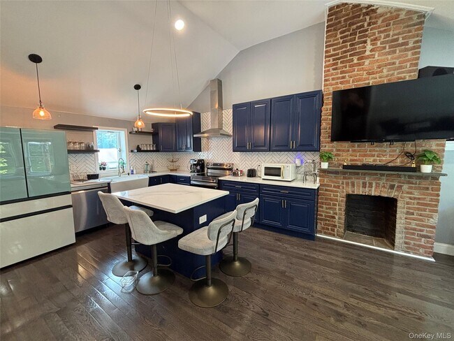 Photo - 162 Dubois St Unit 3