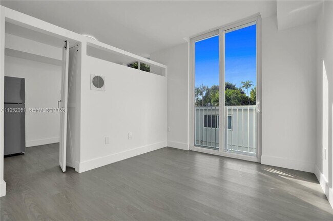 Photo - 1620 NW 18th St Unidad 203