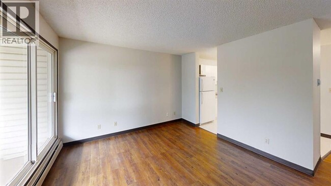 Photo - 5117-5144 44 St