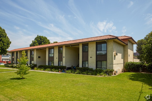106 Villa Pointe Apartments