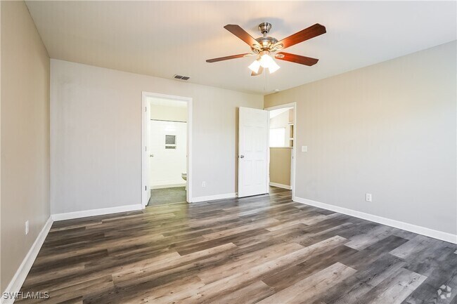 Building Photo - 124 NE 7th Ave Rental