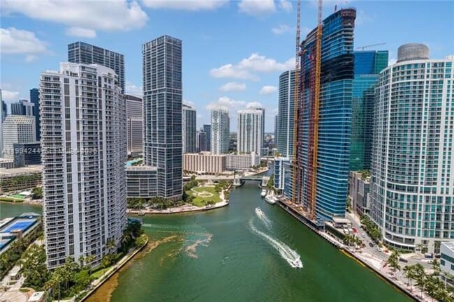 Building Photo - 901 Brickell Key Blvd Unit 901 Brickell Key Blvd # 305