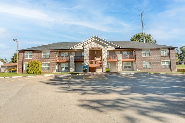 Building Photo - Coming soon!!! Large 2 Bedroom 3rd Floor apartment! Unit 818 Elm Way #10