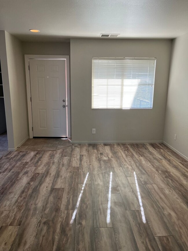 Photo - Two Bedroom Townhouse Style Apartment with Garage - Northwest Santa Rosa