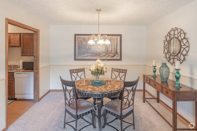 2BR, 2BA - 1,100 SF