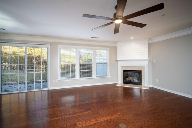 Photo - 265 Balaban Cir