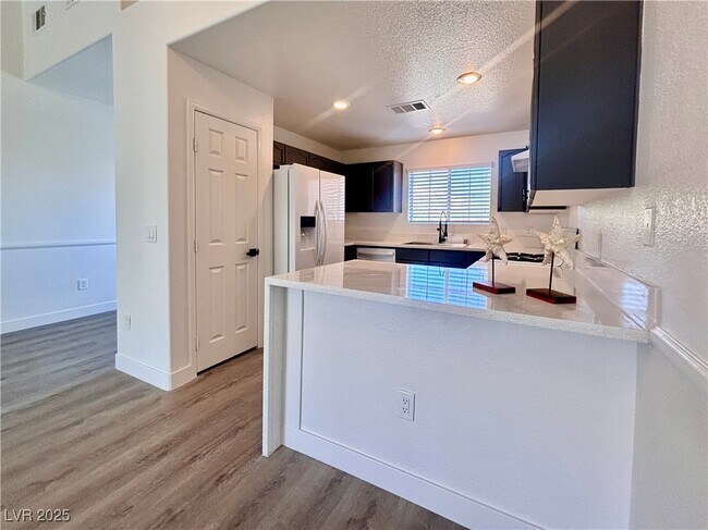 Photo - 400 Amber Pine St Unidad 203 Rental