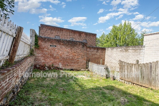 Photo - 321 W Mifflin St